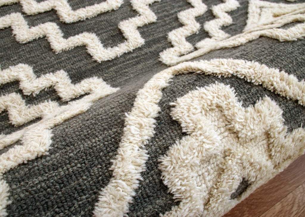 6' Round Gray and Cream Geometric Area Rug - Homeroots - Flyclothing LLC