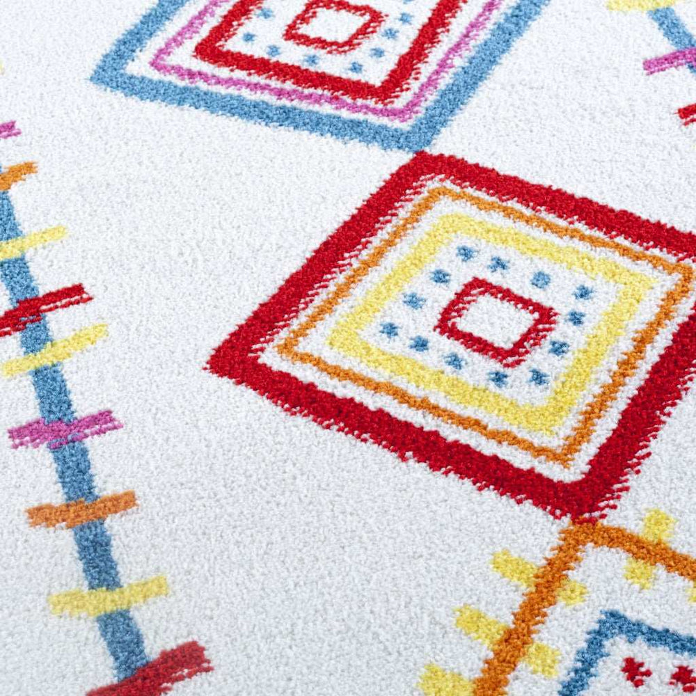 5' X 7' Red and White Diamonds Array Area Rug - Homeroots - Flyclothing LLC