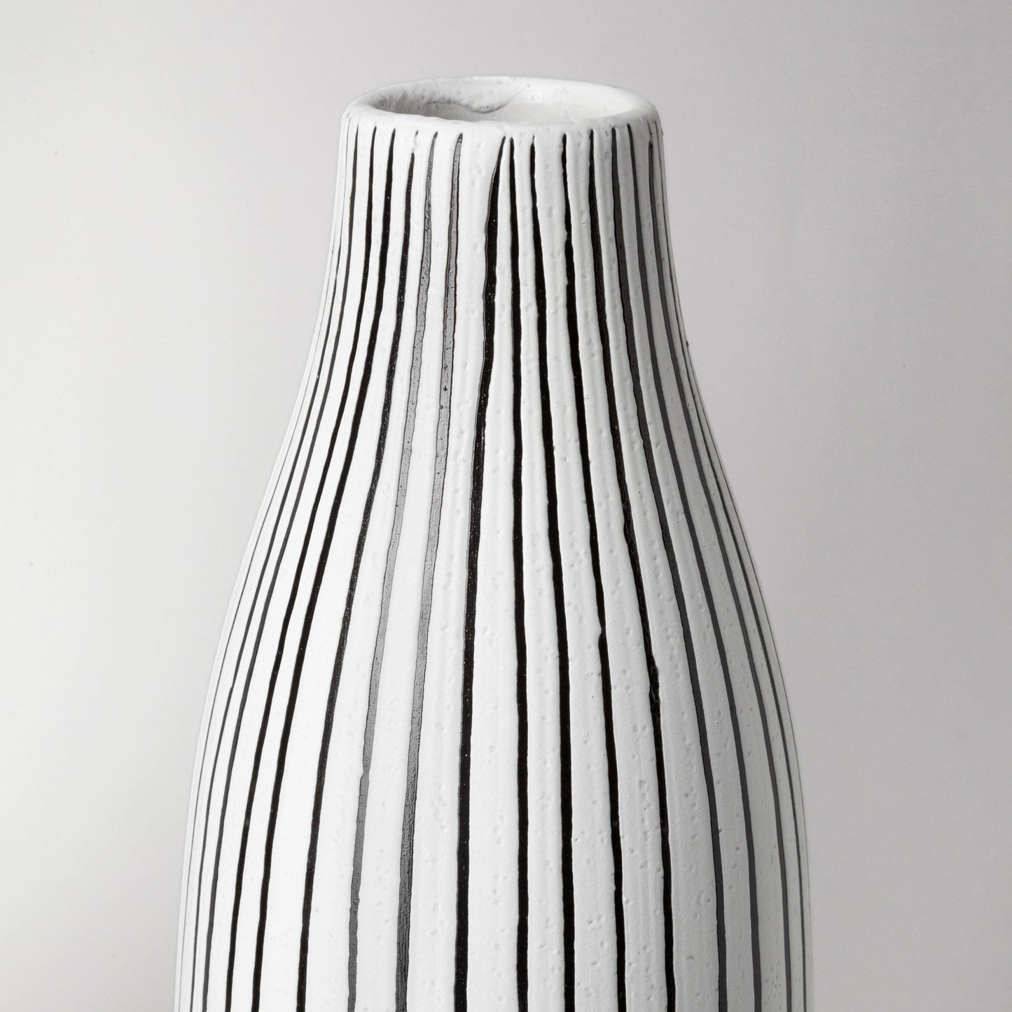 18" Black and White Pinstriope Narrow Ceramic Vase - Homeroots - Flyclothing LLC
