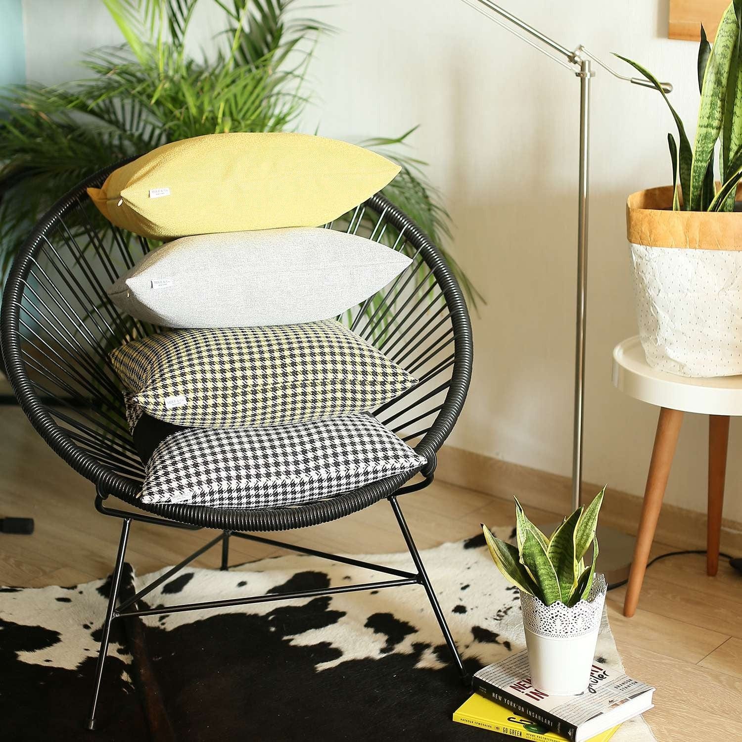 Pale Yellow Houndstooth Pattern Throw Pillow - Homeroots