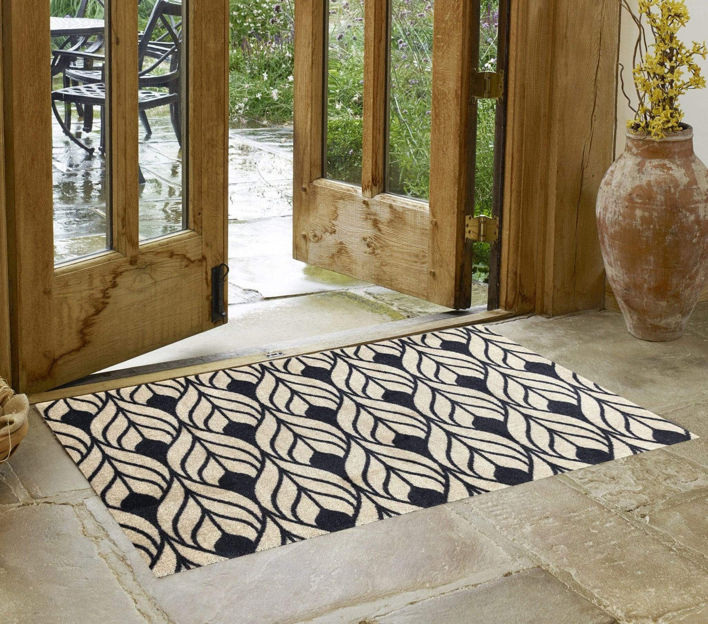 2' X 3' Graphite and Tan Abstract Leaves Washable Floor Mat - Homeroots - Flyclothing LLC