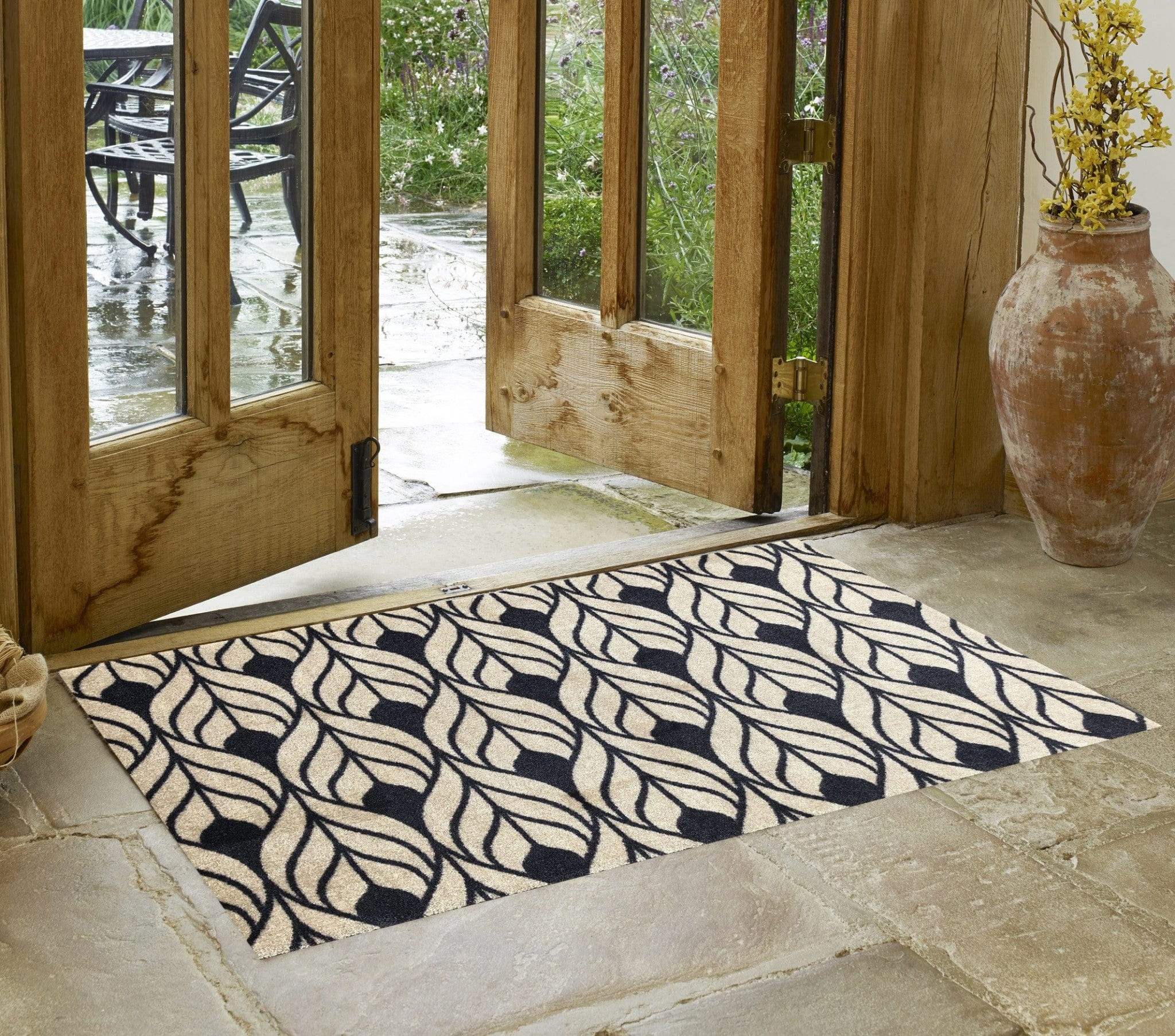 2' X 3' Graphite and Tan Abstract Leaves Washable Floor Mat - Homeroots - Flyclothing LLC