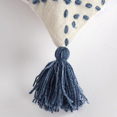 20" Blue and Ivory Herringbone Cotton Throw Pillow With Tassels