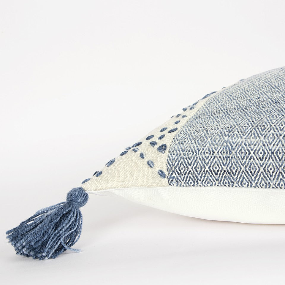 20" Blue and Ivory Herringbone Cotton Throw Pillow With Tassels