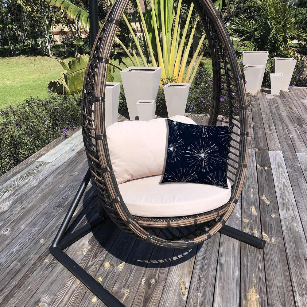17" X 17" Navy Blue And White Blown Seam Floral Lumbar Indoor Outdoor Pillow - Homeroots - Flyclothing LLC