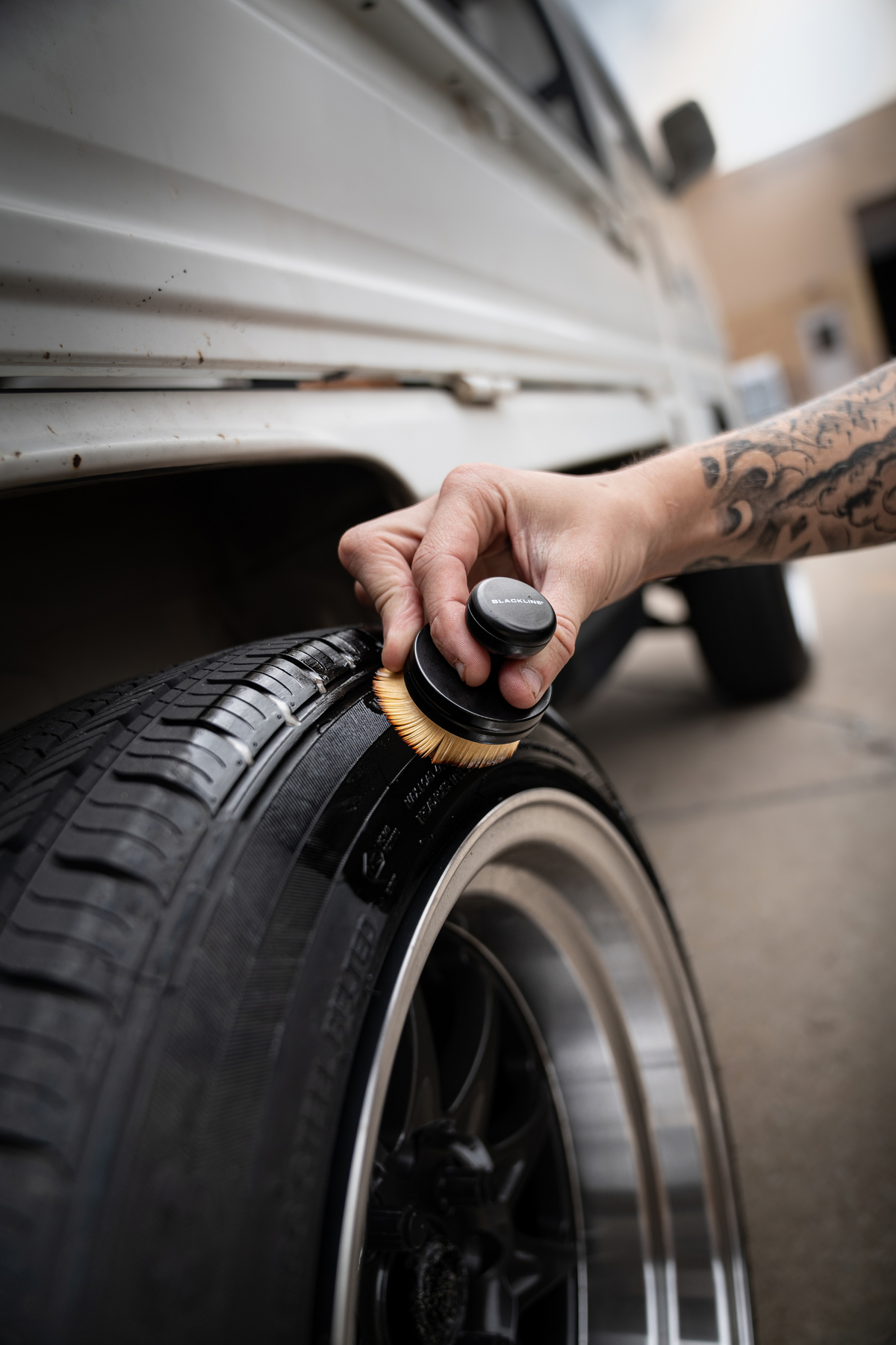BLACKLINE® TIRE SHINE APPLICATOR BRUSH - Blackline Car Care - Flyclothing LLC