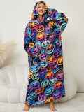 Vestido de estar por casa con capucha y mangas largas y bolsillos peludos