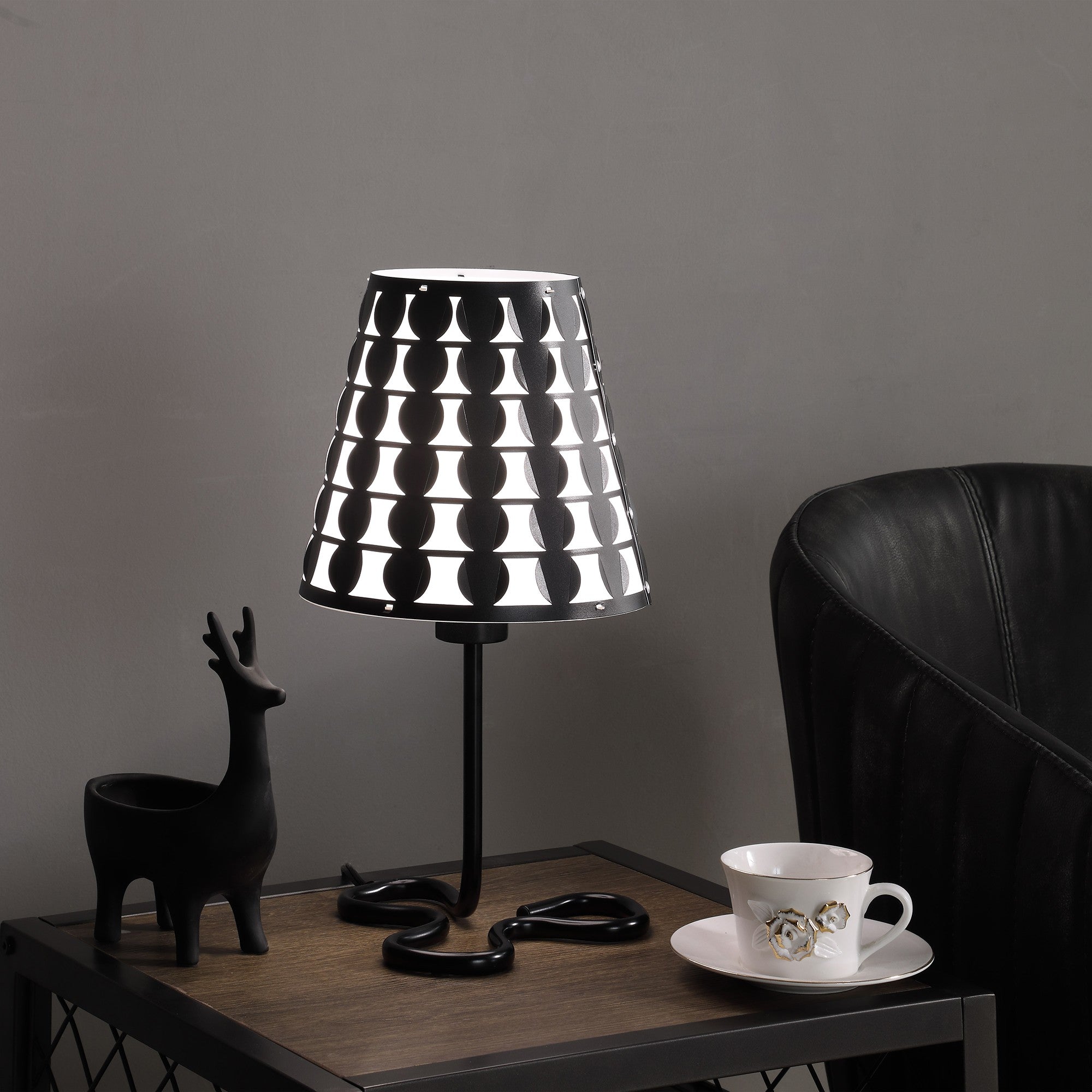 16" Black Bedside Table Lamp With Black Polka Dots Empire Shade - Homeroots - Flyclothing LLC