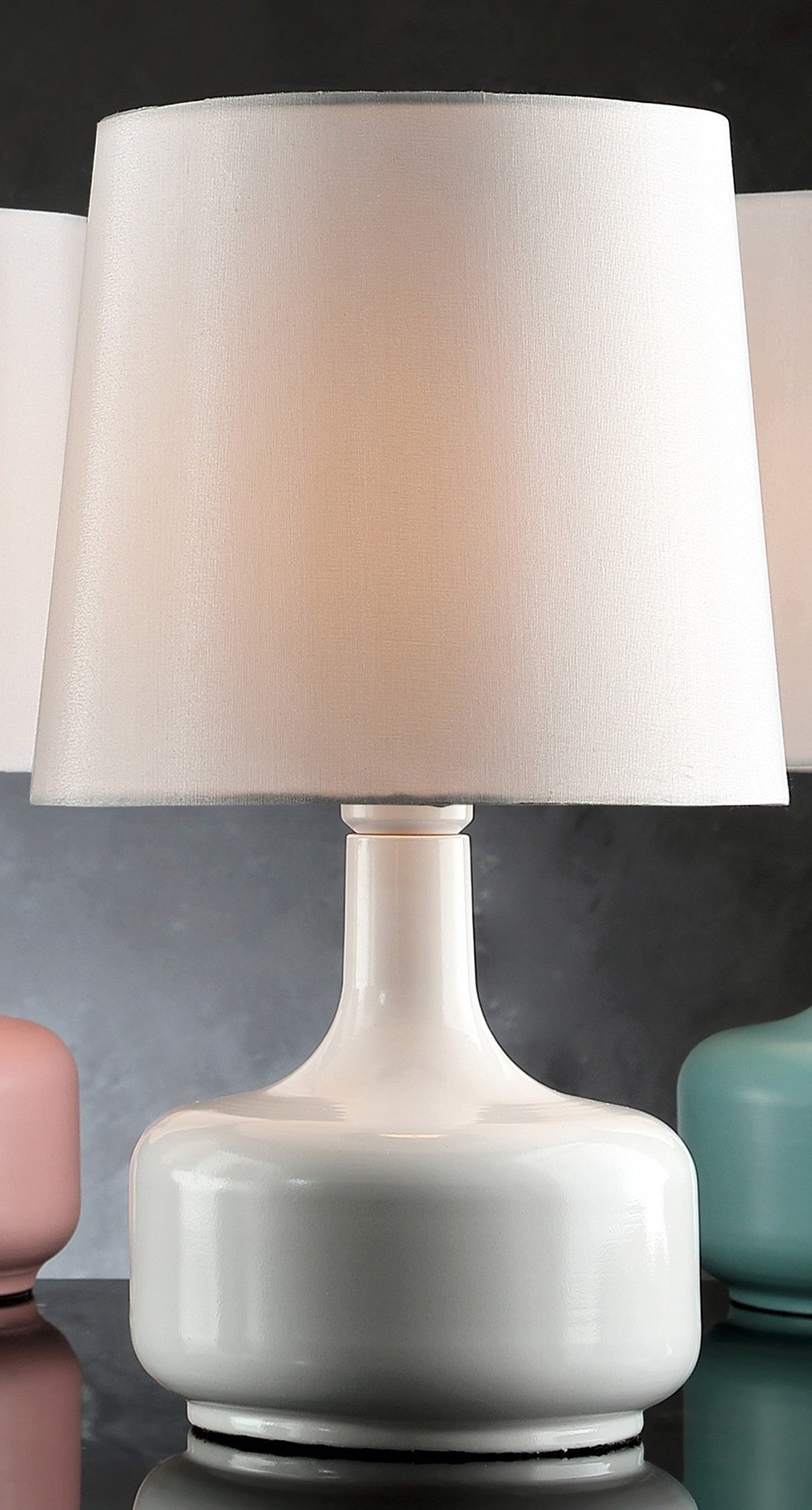 17" White Metal Bedside Table Lamp With Off-White Shade - Homeroots - Flyclothing LLC