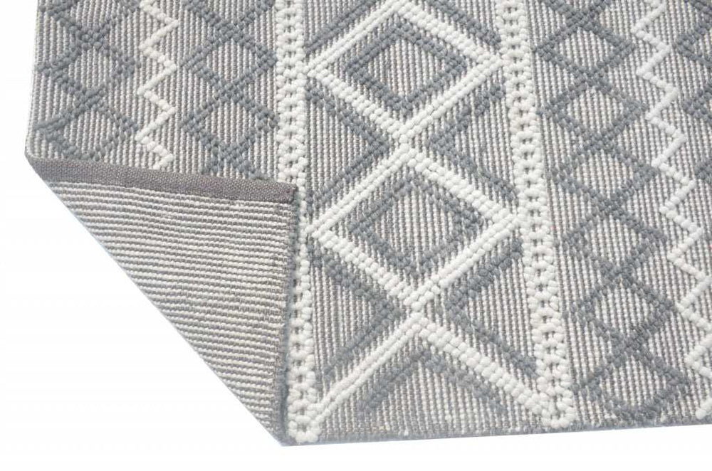 5' X 7' Gray and Ivory Geometric Handmade Area Rug - Homeroots - Flyclothing LLC