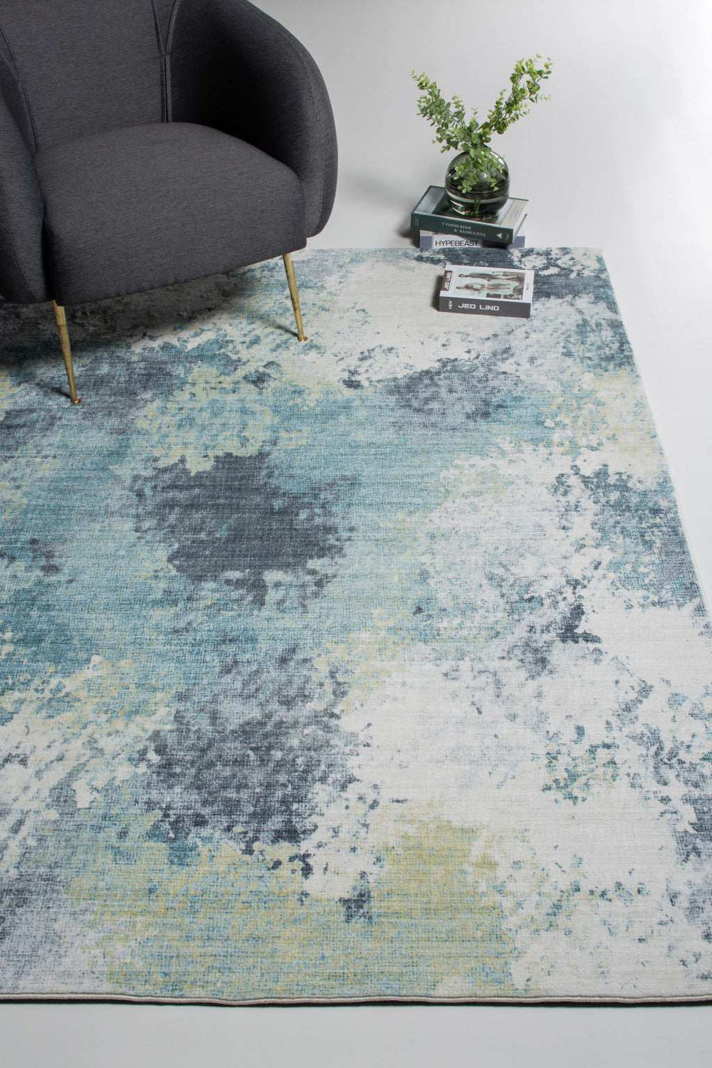 5' X 8' Blue and Ivory Abstract Area Rug - Homeroots - Flyclothing LLC