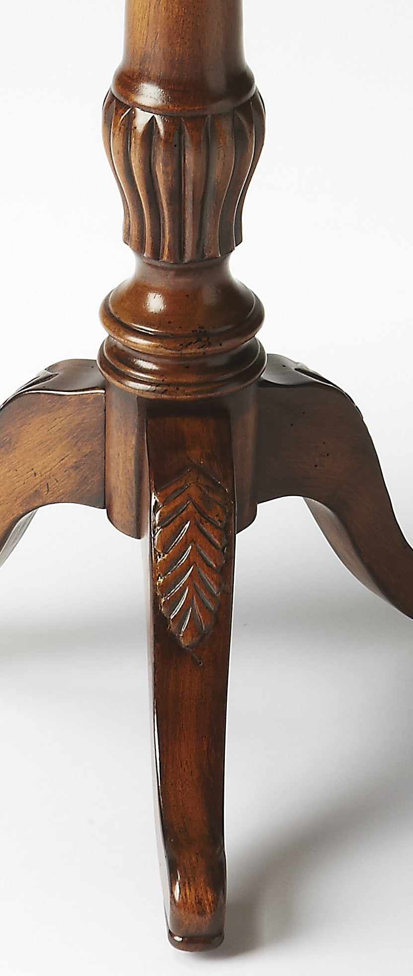 26" Vintage Oak Manufactured Wood Round End Table - Homeroots