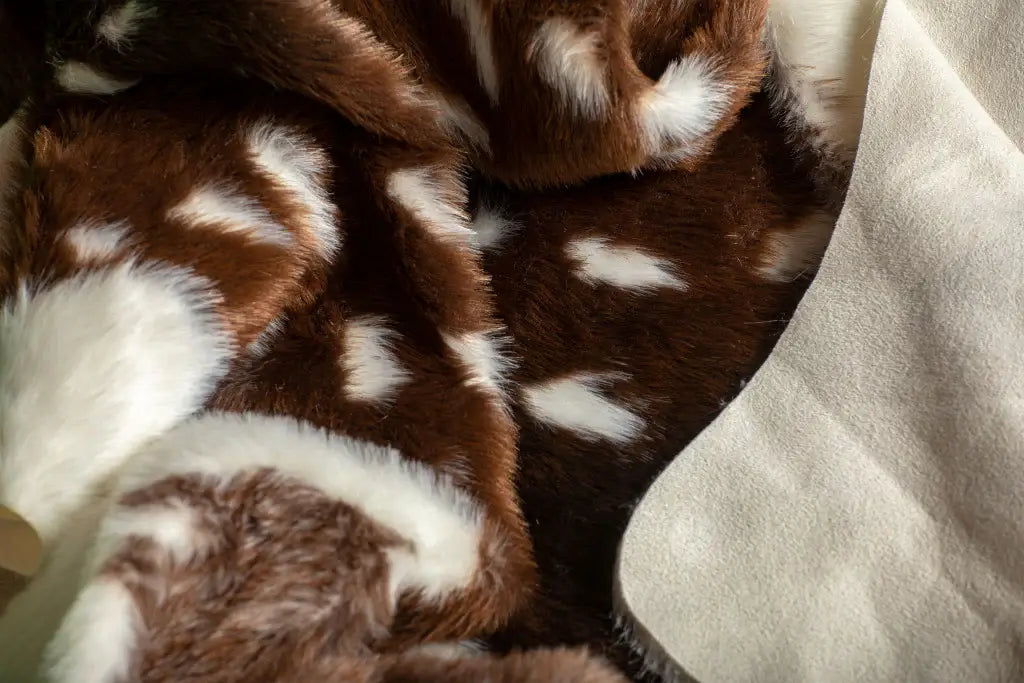5' X 8' Off White And Brown Faux Cowhide Tufted Washable Non Skid Area Rug - Homeroots - Flyclothing LLC