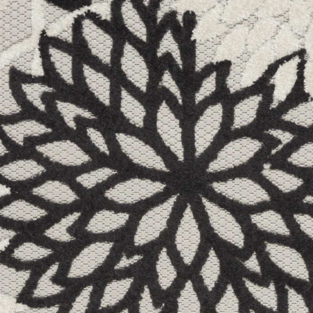 2' X 6' Black And White Floral Non Skid Indoor Outdoor Runner Rug - Homeroots - Flyclothing LLC