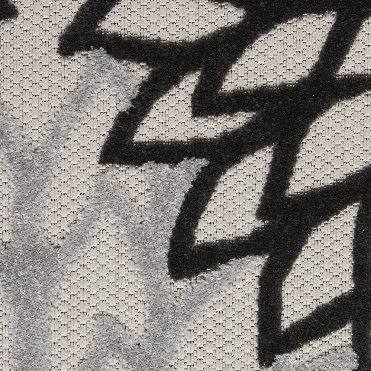 2' X 6' Black And White Floral Non Skid Indoor Outdoor Runner Rug - Homeroots - Flyclothing LLC