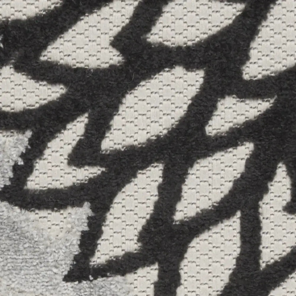 3' X 4' Black And White Floral Non Skid Indoor Outdoor Area Rug - Homeroots - Flyclothing LLC