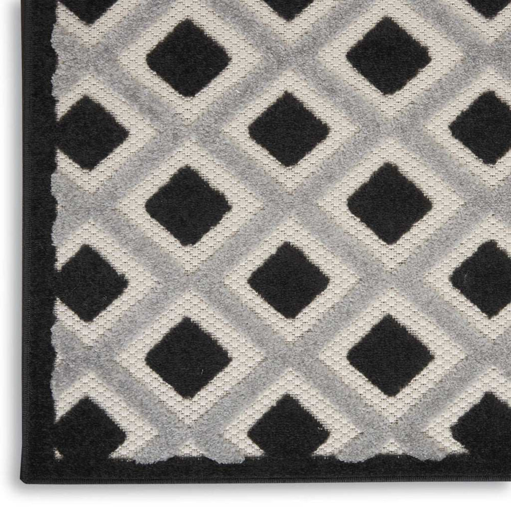 2' X 10' Black And White Gingham Non Skid Indoor Outdoor Runner Rug - Homeroots - Flyclothing LLC
