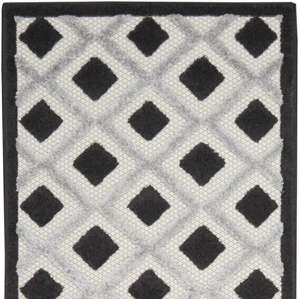 2' X 10' Black And White Gingham Non Skid Indoor Outdoor Runner Rug - Homeroots - Flyclothing LLC