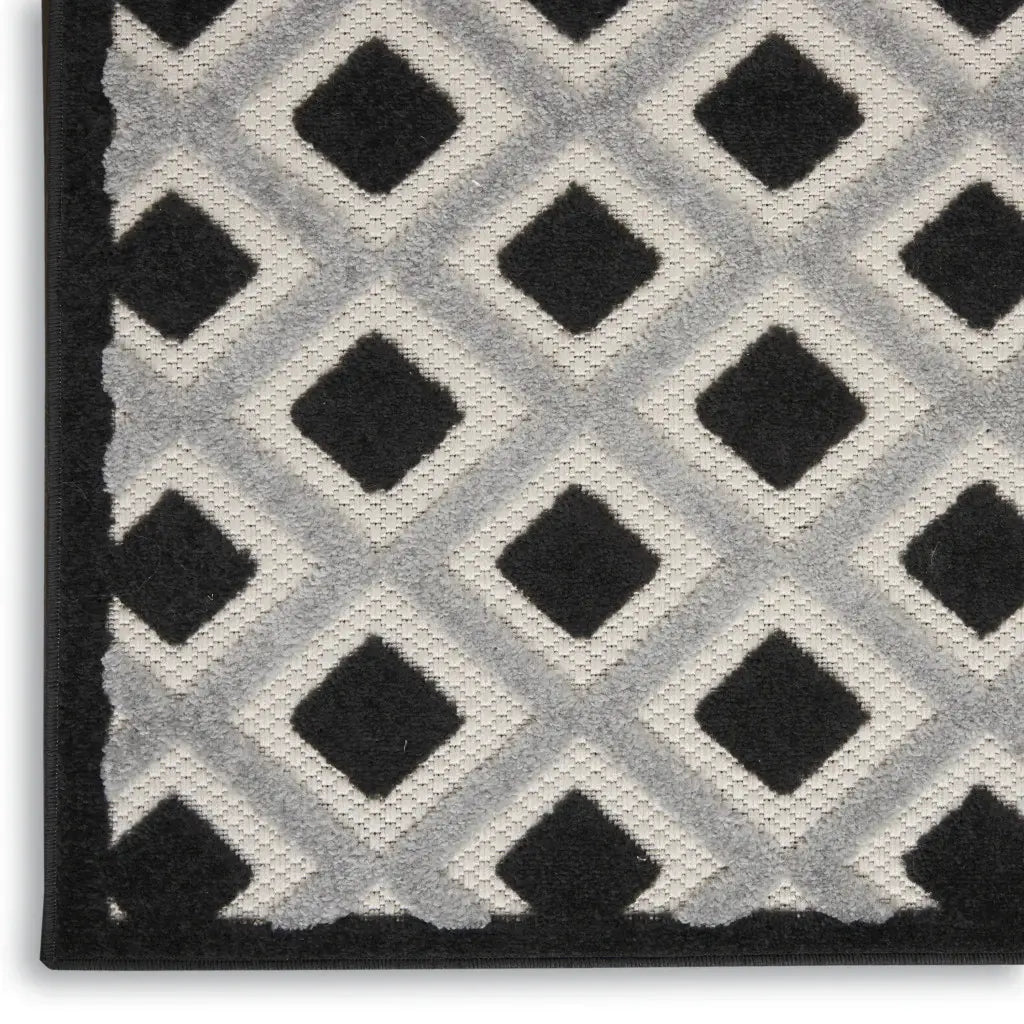 2' X 8' Black And White Gingham Non Skid Indoor Outdoor Runner Rug - Homeroots - Flyclothing LLC
