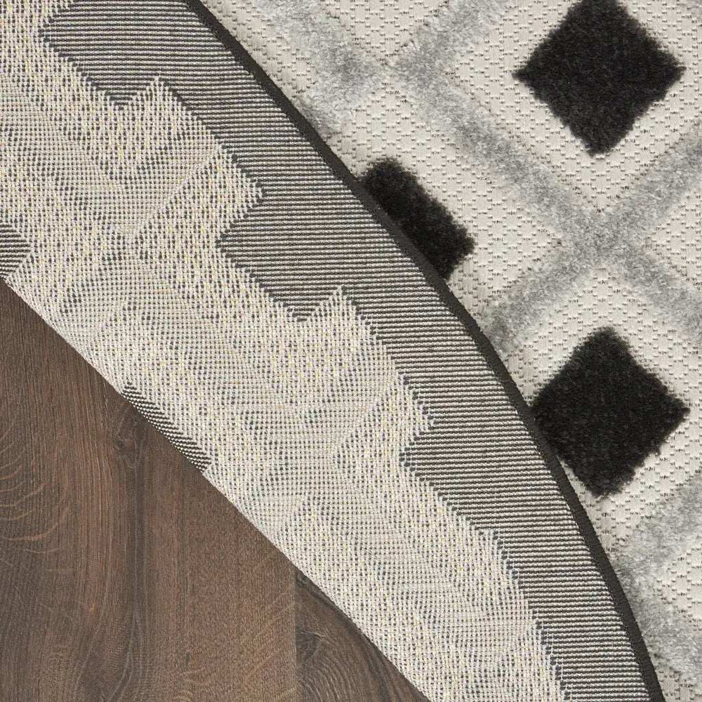 8' X 8' Black And White Round Gingham Non Skid Indoor Outdoor Area Rug - Homeroots - Flyclothing LLC