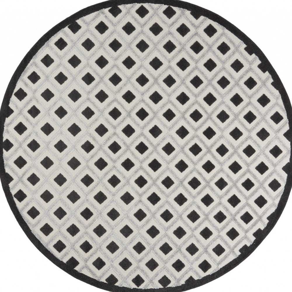 8' X 8' Black And White Round Gingham Non Skid Indoor Outdoor Area Rug - Homeroots - Flyclothing LLC