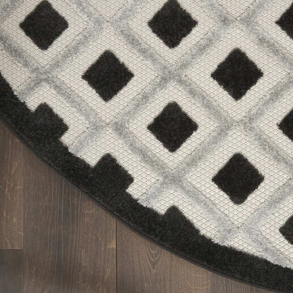 8' X 8' Black And White Round Gingham Non Skid Indoor Outdoor Area Rug - Homeroots - Flyclothing LLC
