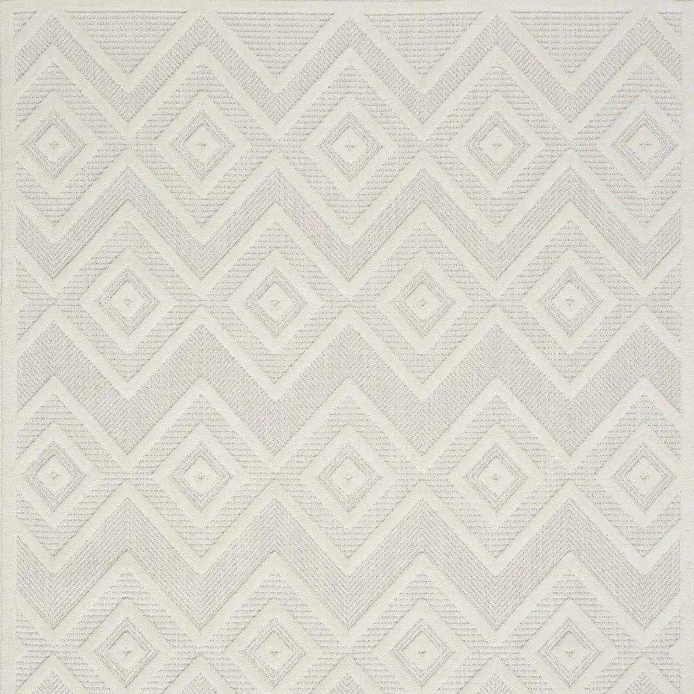 5' X 7' Ivory And White Argyle Indoor Outdoor Area Rug - Homeroots - Flyclothing LLC