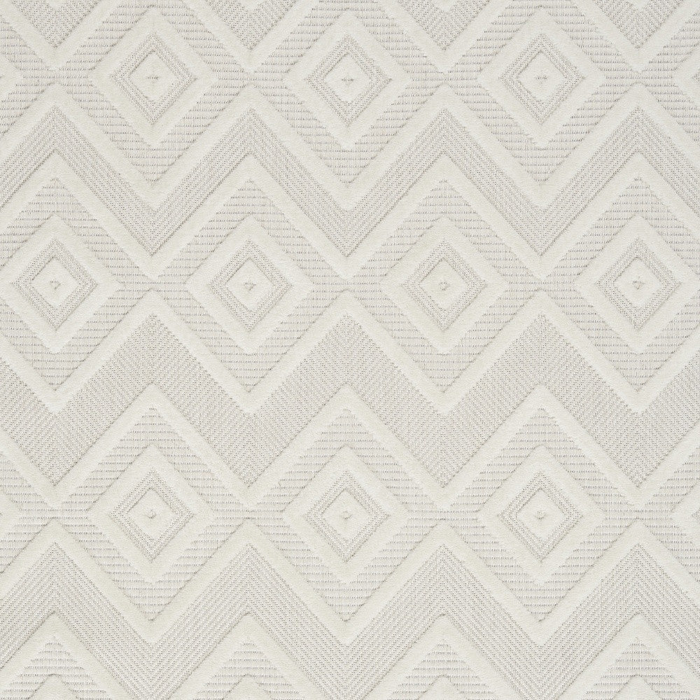 4' X 6' Ivory And White Argyle Indoor Outdoor Area Rug
