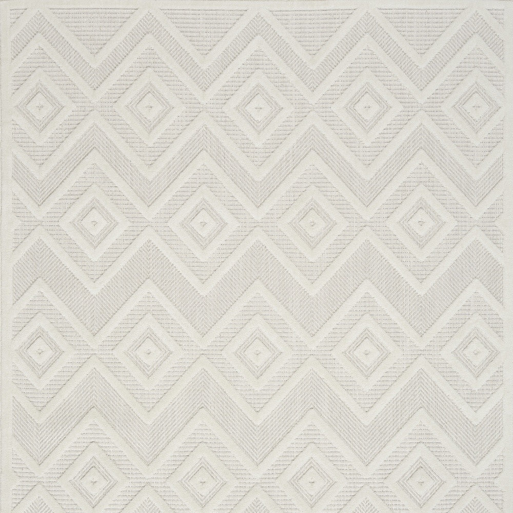 4' X 6' Ivory And White Argyle Indoor Outdoor Area Rug