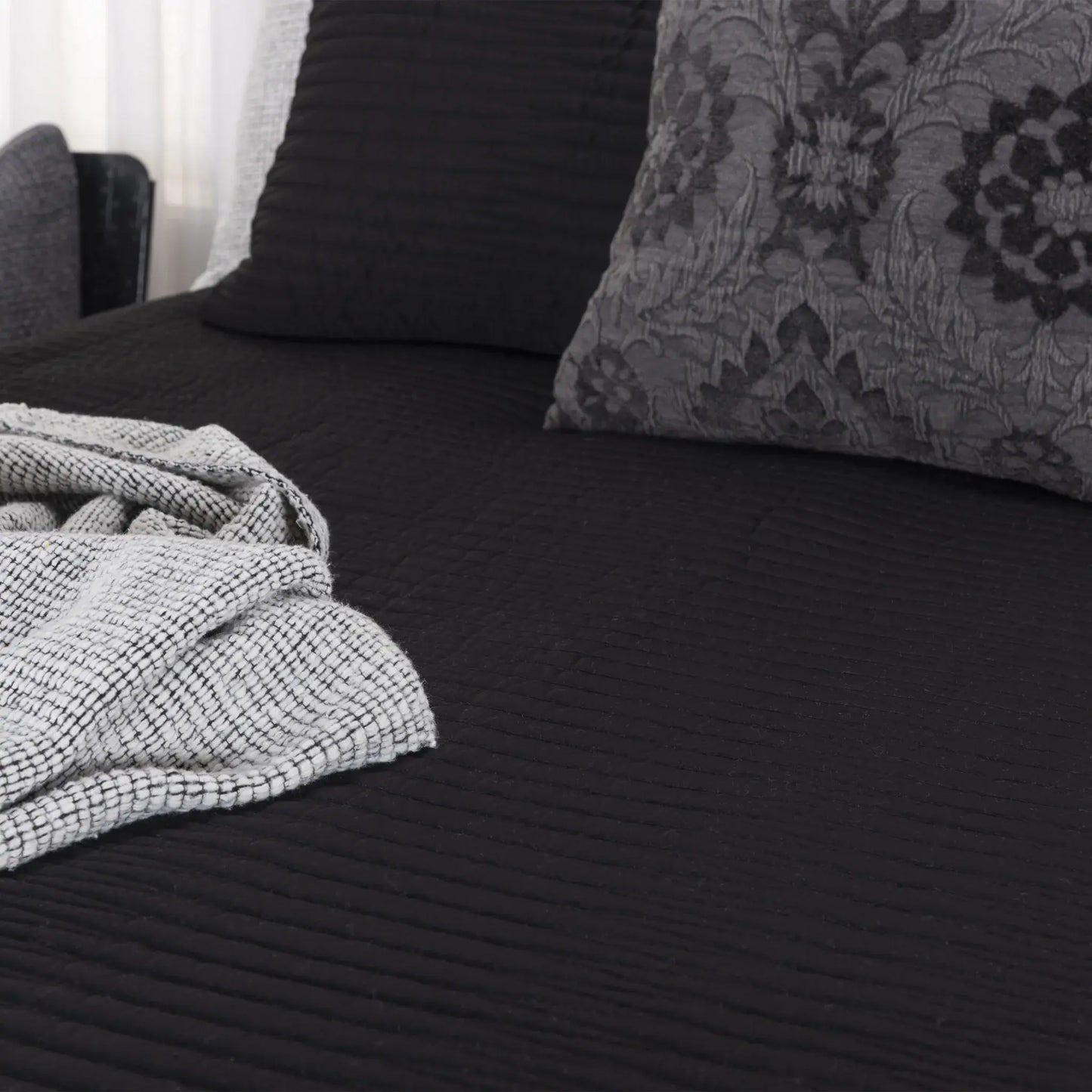 Black King Microfiber 300 Thread Count Machine Washable Down Alternative Comforter - Homeroots - Flyclothing LLC
