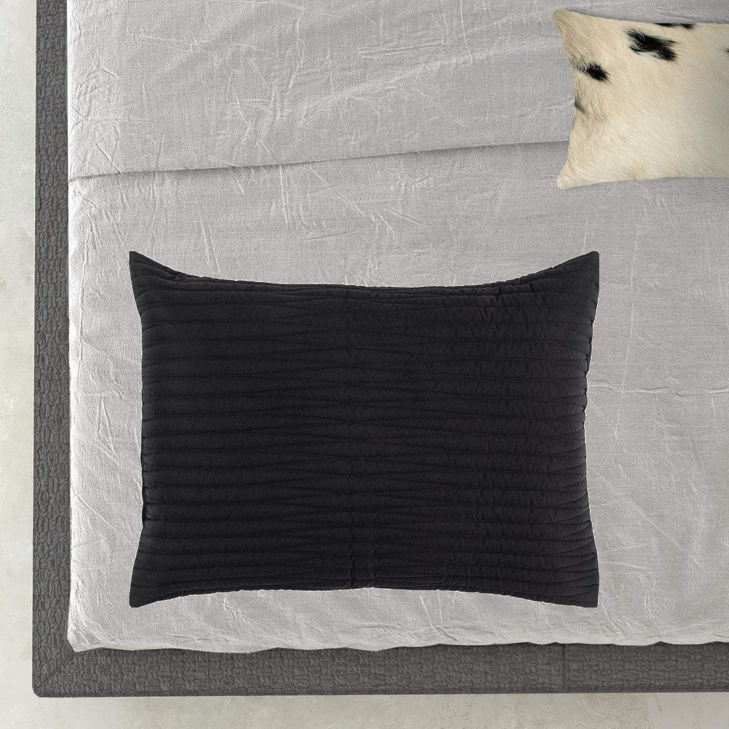 Black Queen Microfiber 300 Thread Count Machine Washable Down Alternative Comforter - Homeroots - Flyclothing LLC
