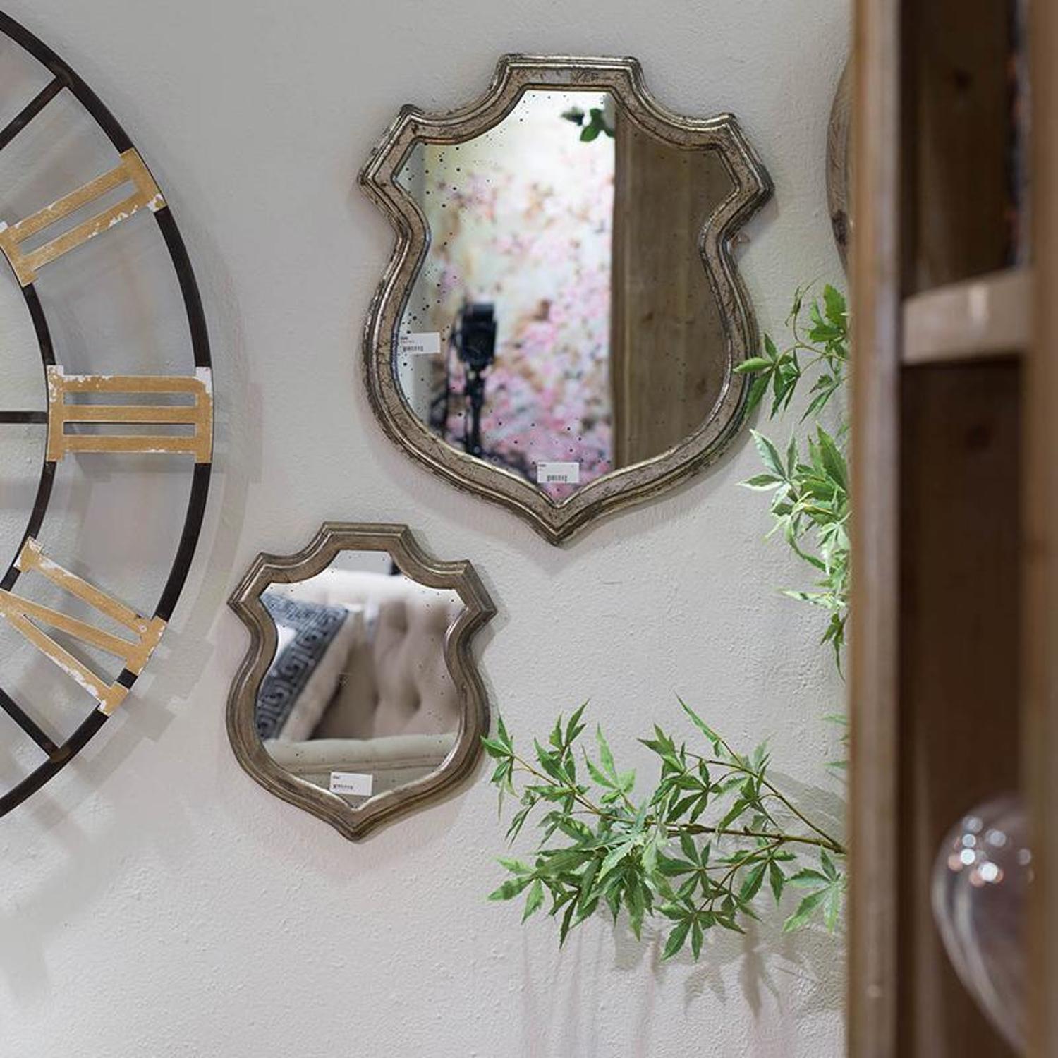 24" Distressed Metallic Crest Shape Wall Mounted Accent Mirror Framed - Homeroots - Flyclothing LLC