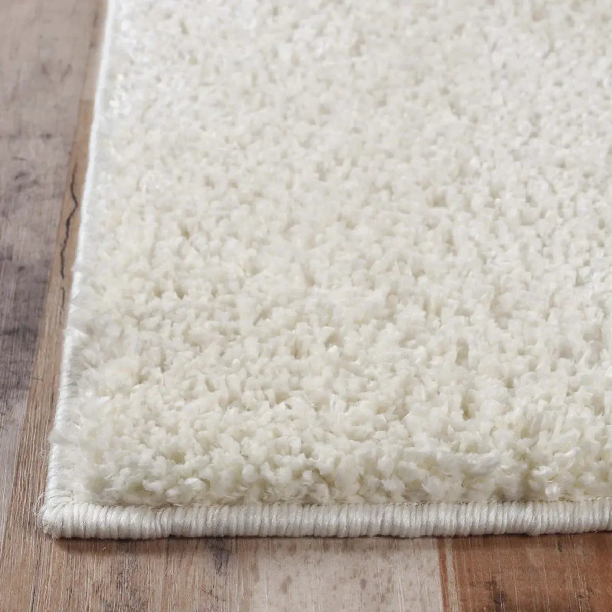 4' X 6' Ivory Shag Stain Resistant Area Rug - Homeroots - Flyclothing LLC
