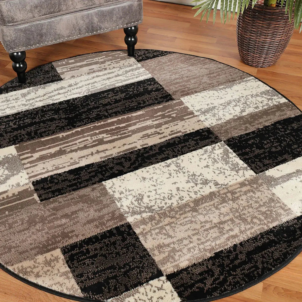5' Round Chocolate Round Patchwork Power Loom Stain Resistant Area Rug - Homeroots - Flyclothing LLC