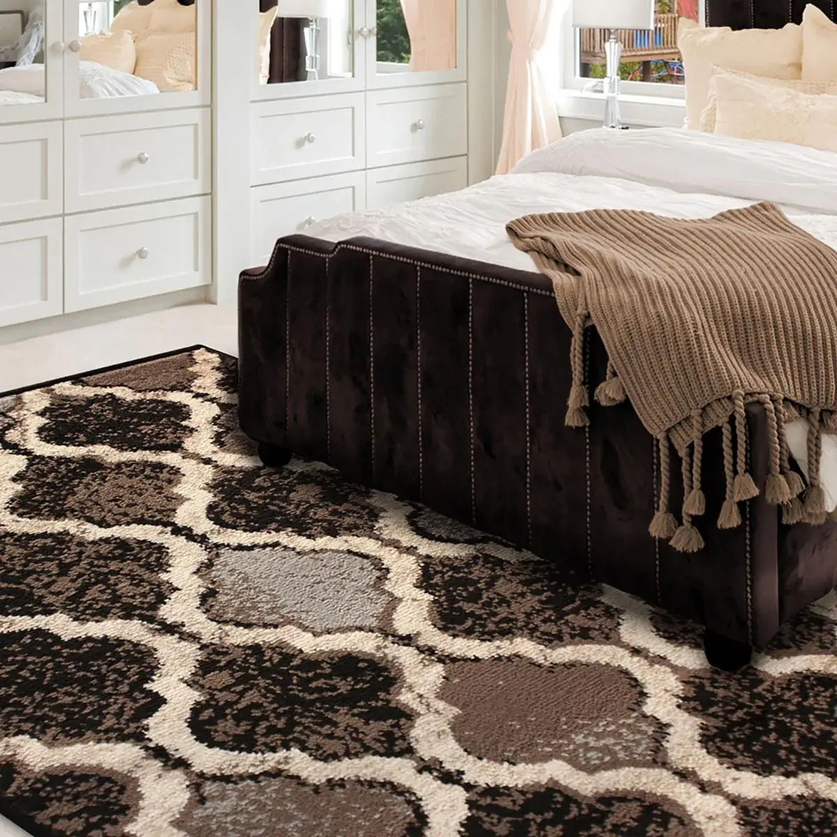 5' X 8' Chocolate Quatrefoil Power Loom Distressed Stain Resistant Area Rug - Homeroots - Flyclothing LLC