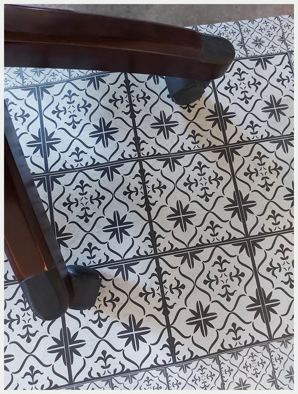 2' X 5' Dark Gray And White Tile Printed Vinyl Area Rug with UV Protection - Homeroots - Flyclothing LLC