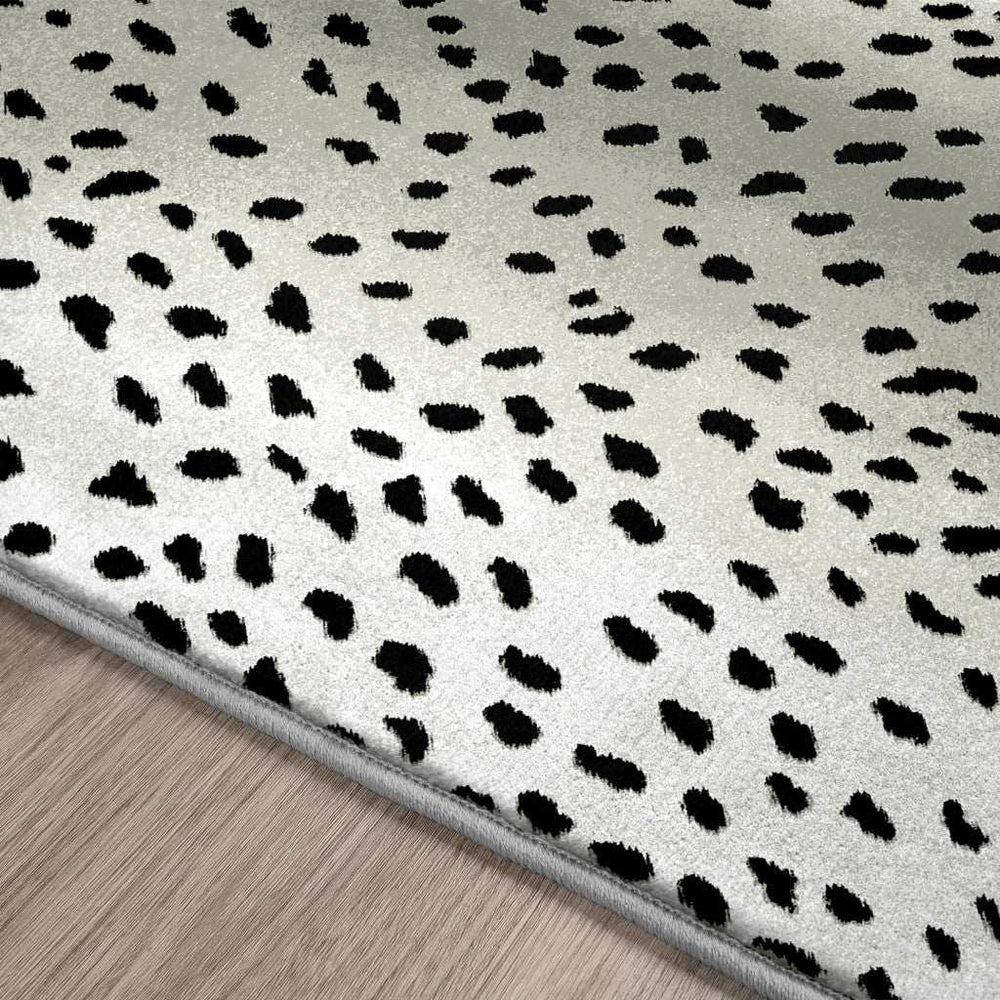 8' X 8' Black Round Gazelle Print Shag Handmade Non Skid Area Rug - Homeroots - Flyclothing LLC