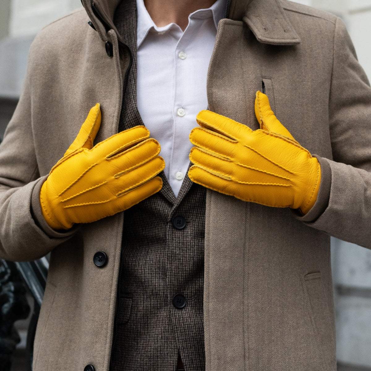 Matteo (yellow) - Italian gloves made of American deerskin leather with cashmere lining