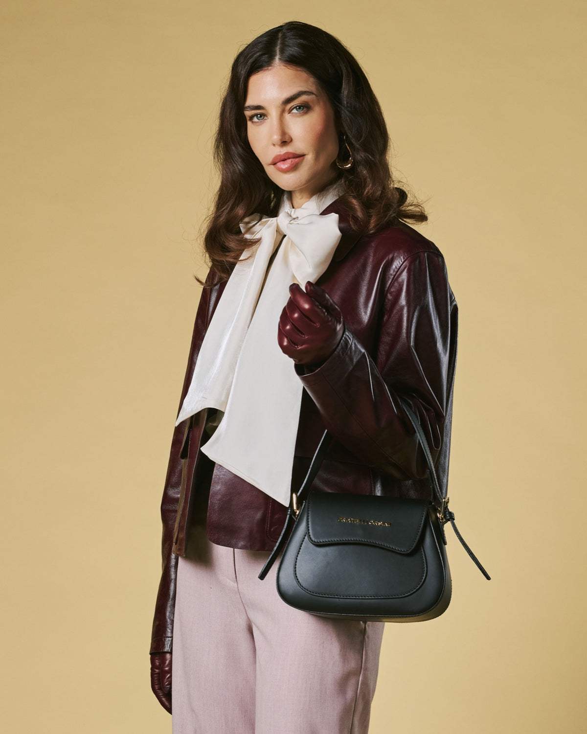 Ottavia (black) - Italian calf leather women's crossbody bag (with shoulder strap)