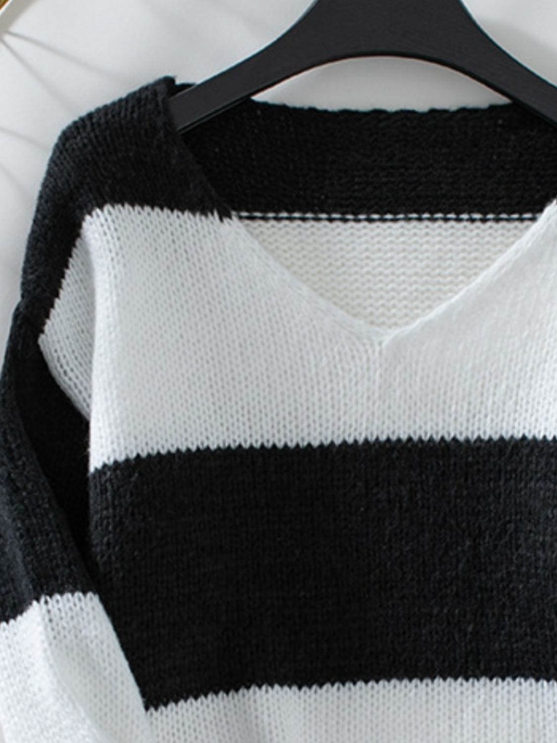 Color Block V-Neck Long Sleeve Sweater - Trendsi