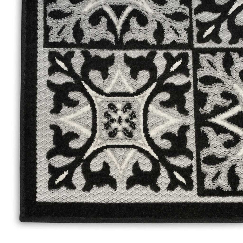 6' X 9' Black And White Fleur De Lis Stain Resistant Non Skid Area Rug - Homeroots - Flyclothing LLC