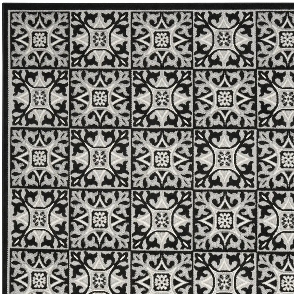 7' X 10' Black And White Fleur De Lis Stain Resistant Non Skid Area Rug - Homeroots - Flyclothing LLC