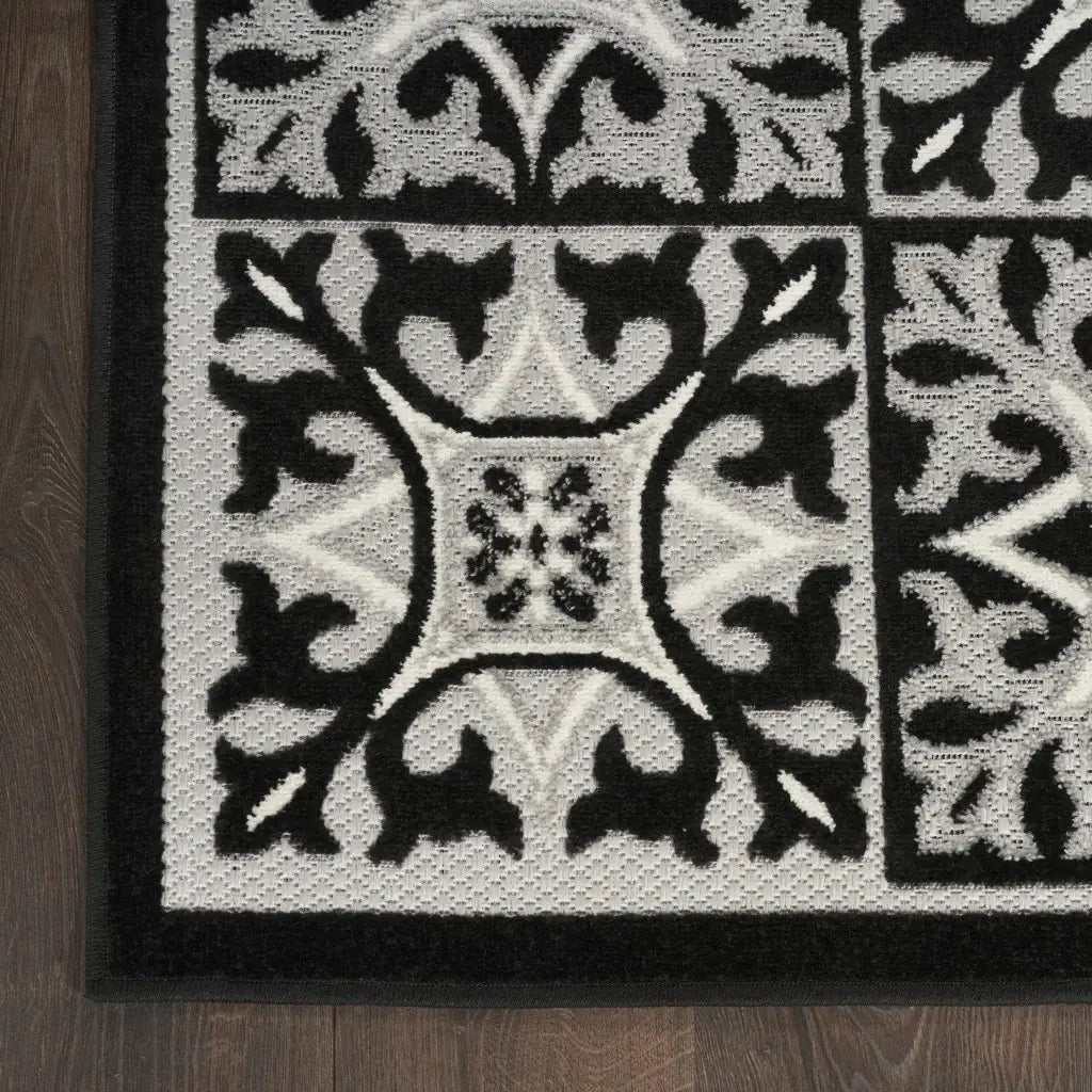 5' X 8' Black And White Fleur De Lis Stain Resistant Non Skid Area Rug - Homeroots - Flyclothing LLC