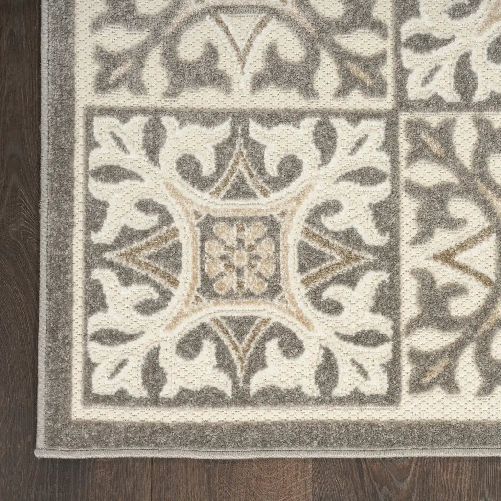 6' X 9' Ivory And Grey Fleur De Lis Stain Resistant Non Skid Area Rug - Homeroots - Flyclothing LLC