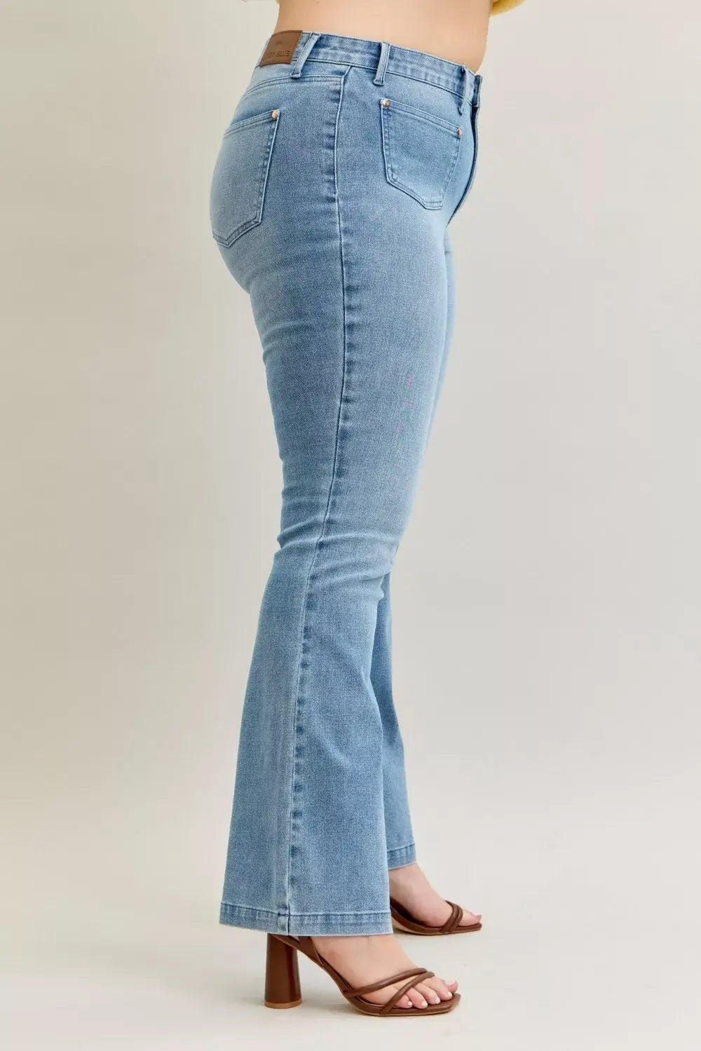 Judy Blue Full Size Mid Rise Bootcut Jeans with Contrast Wash & Front Patch Pockets Plus Size - Trendsi - Flyclothing LLC