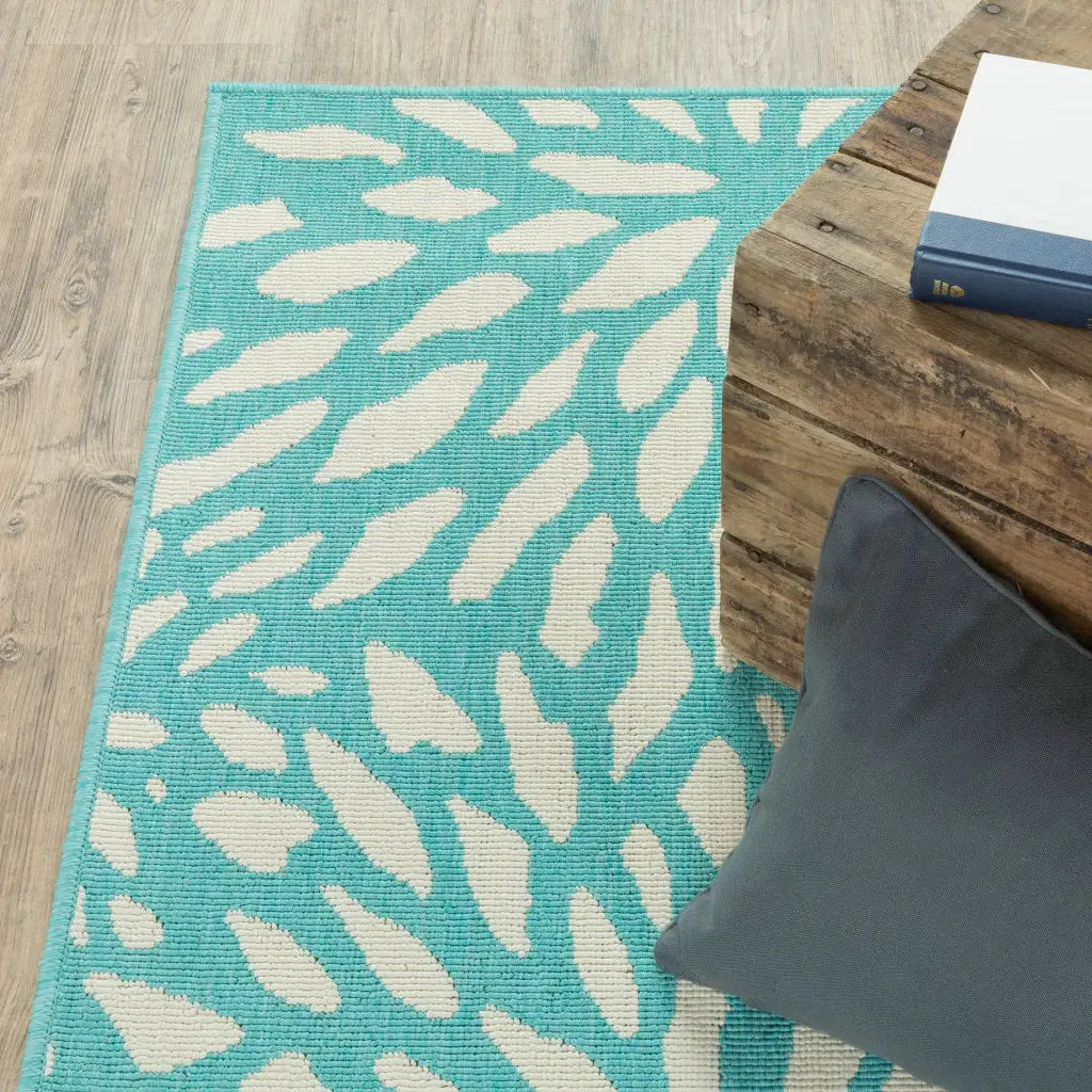 2' X 3' Blue and Ivory Floral Stain Resistant Indoor Outdoor Area Rug - Homeroots - Flyclothing LLC
