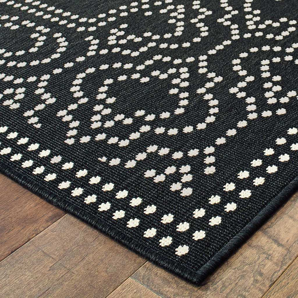 8' X 11' Black and Ivory Stain Resistant Indoor Outdoor Area Rug - Homeroots - Flyclothing LLC