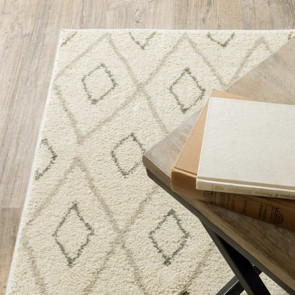 4' X 6' Sand Ash Grey And Ivory Geometric Power Loom Stain Resistant Area Rug - Homeroots - Flyclothing LLC