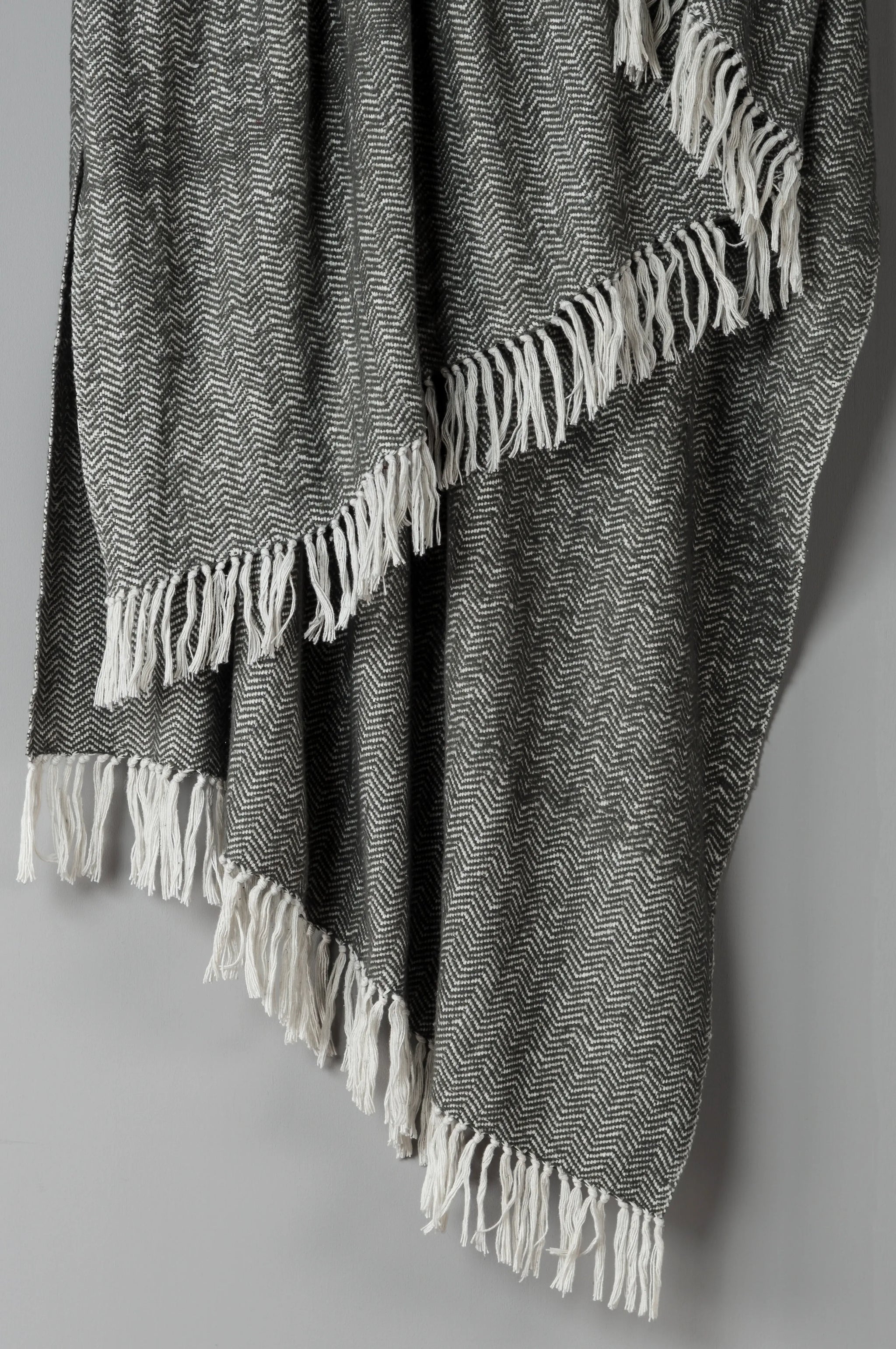 50" X 60" Black And White Chevron Cotton Throw Blanket - Homeroots - Flyclothing LLC