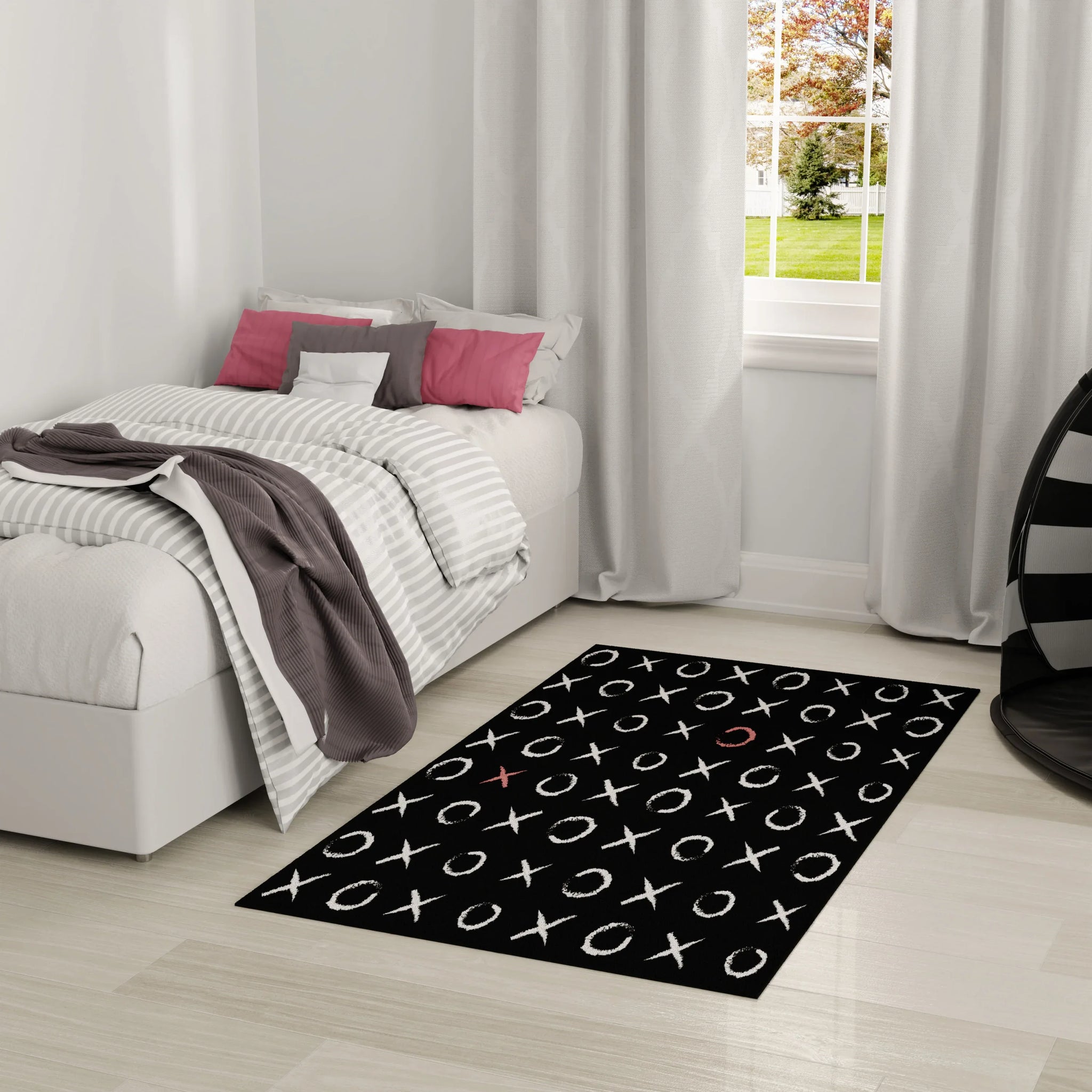 4' X 5' Black And White XOXO Youthful Washable Area Rug